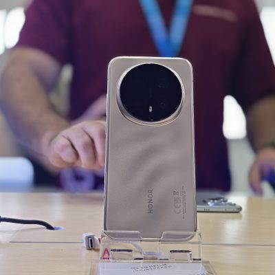 HONOR Magic8 Pro now available in Bangladesh with industry-leading AI telephoto camera