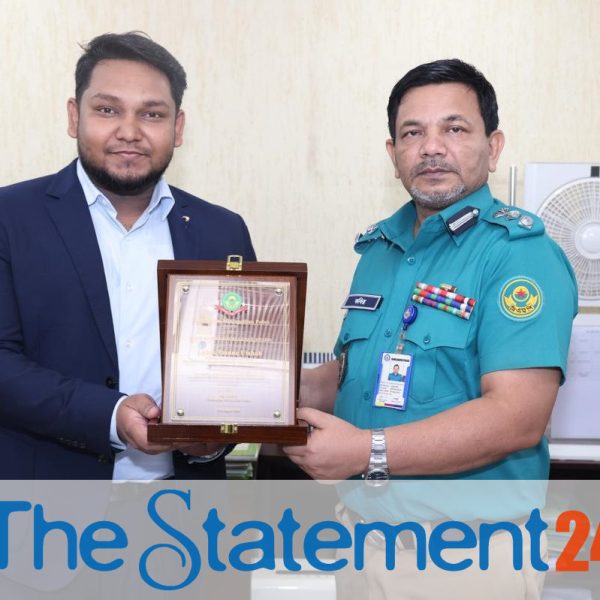 Chattogram Metropolitan Police honors two road safety advocates with Excellence Award