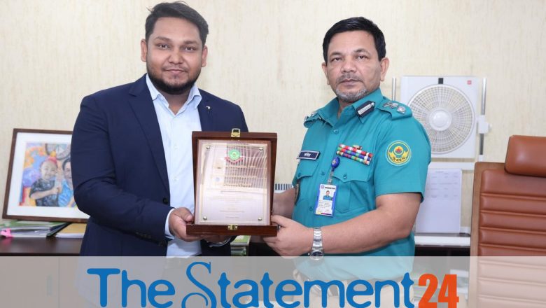 Chattogram Metropolitan Police honors two road safety advocates with Excellence Award
